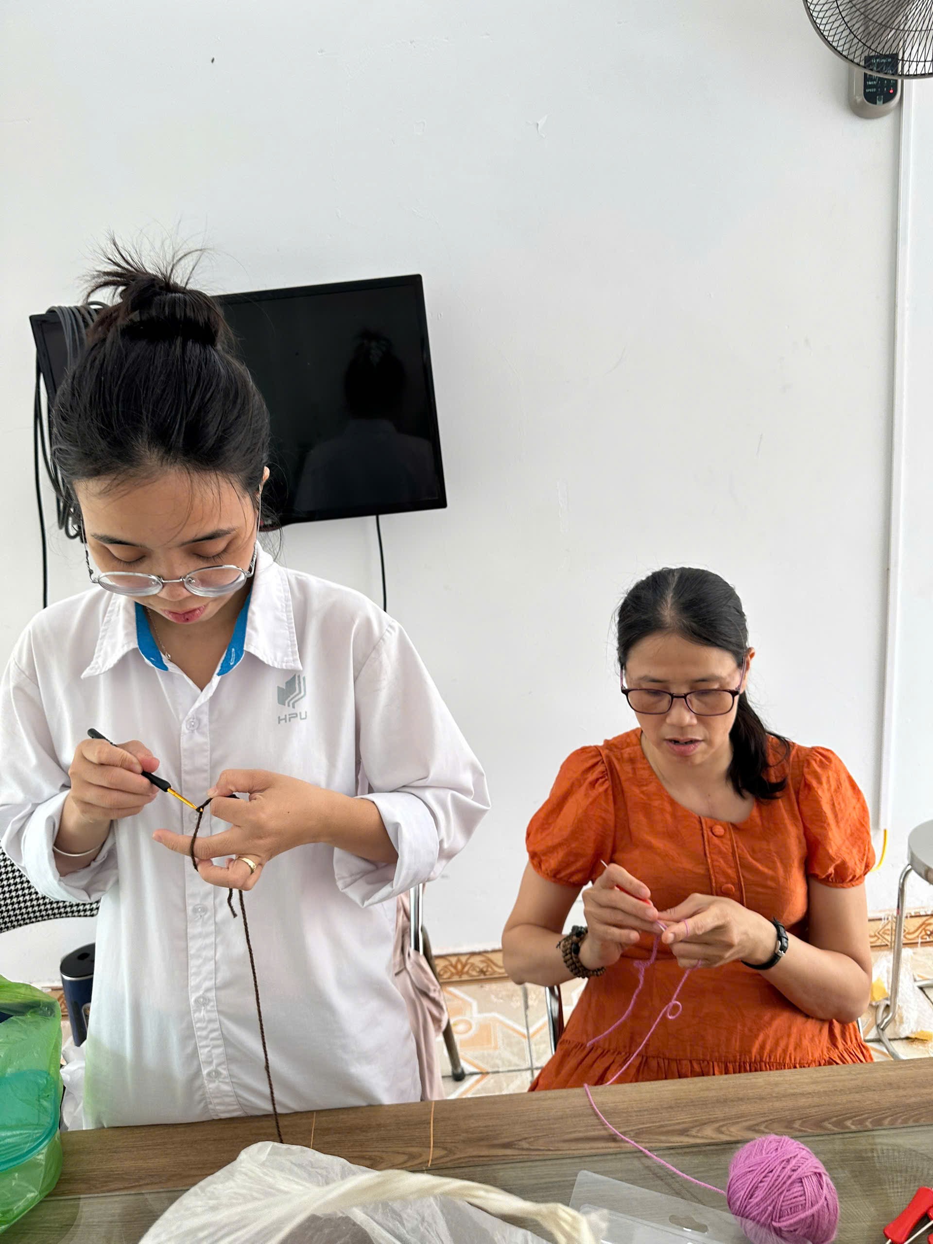 LỚP HỌC ĐAN MÓC THỦ CÔNG KẾT NỐI ĐAM MÊ, LAN TỎA YÊU THƯƠNG ❤️ - 4