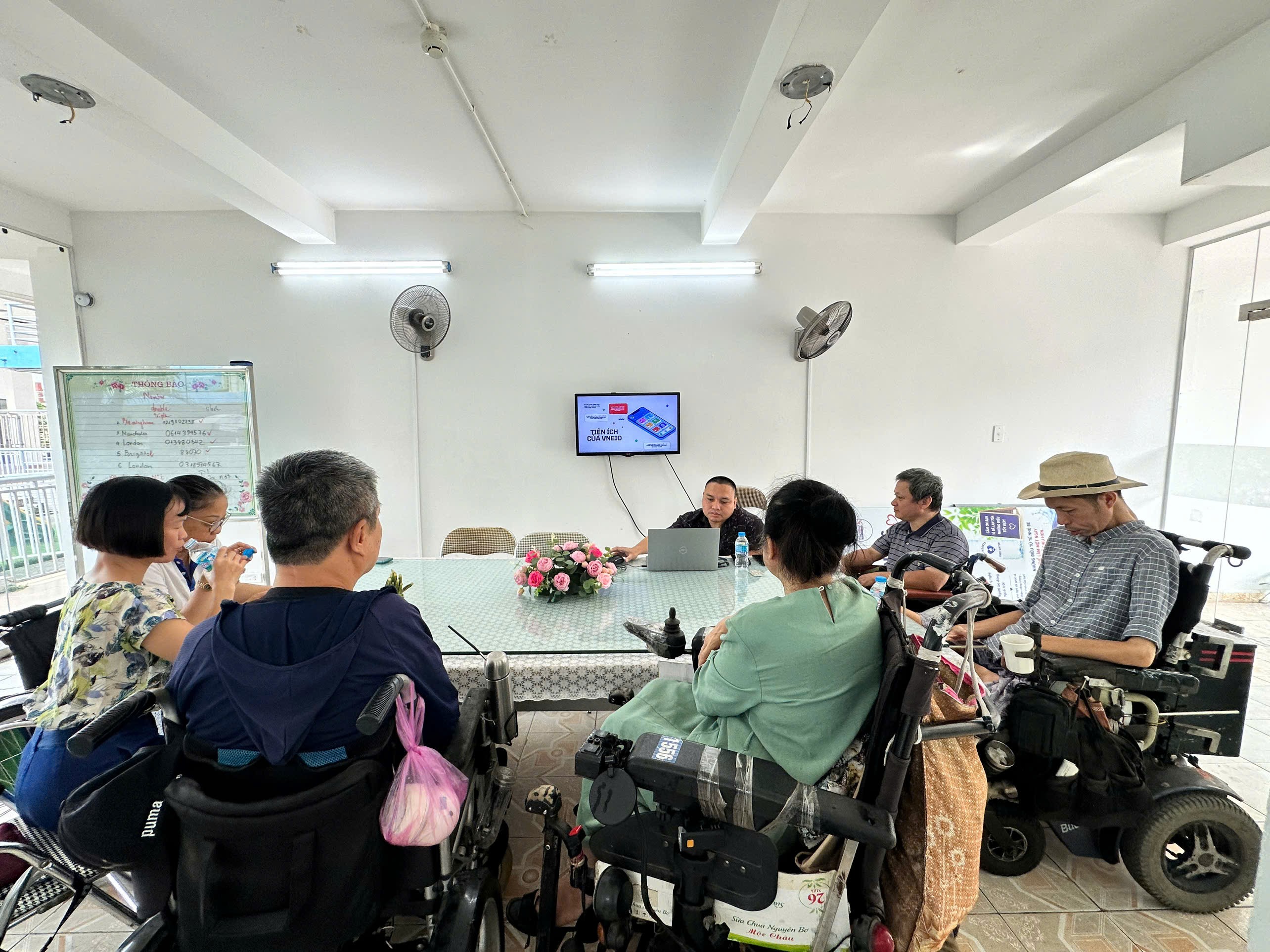 BÌNH DÂN HỌC VỤ SỐ KHI CÔNG NGHỆ MỞ RA NHỮNG CƠ HỘI MỚI