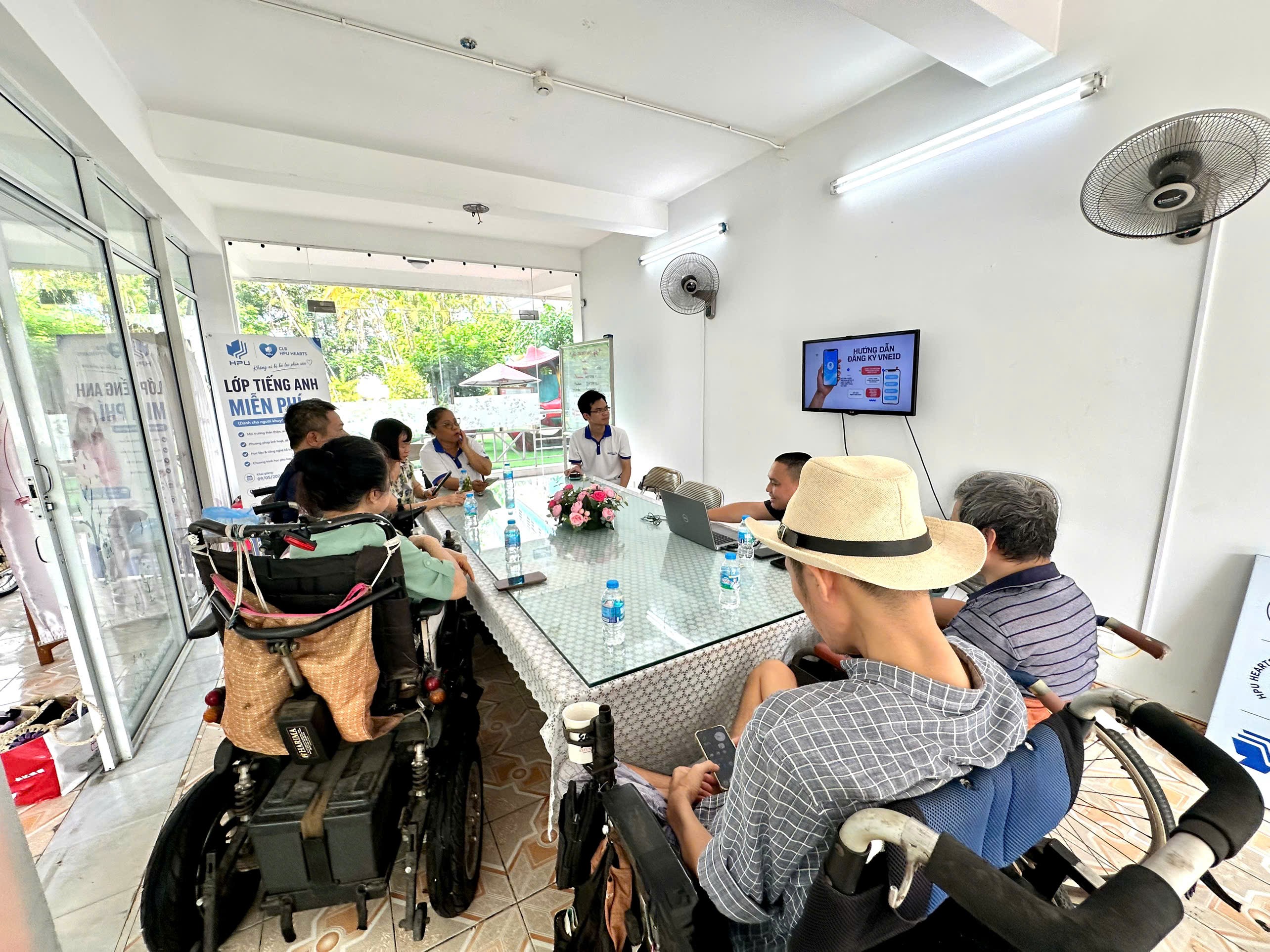BÌNH DÂN HỌC VỤ SỐ KHI CÔNG NGHỆ MỞ RA NHỮNG CƠ HỘI MỚI  - 3