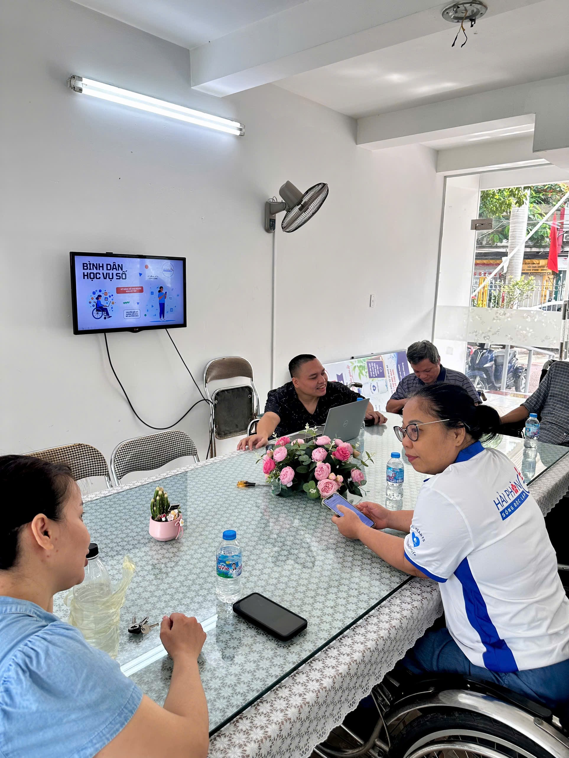 BÌNH DÂN HỌC VỤ SỐ KHI CÔNG NGHỆ MỞ RA NHỮNG CƠ HỘI MỚI  - 4