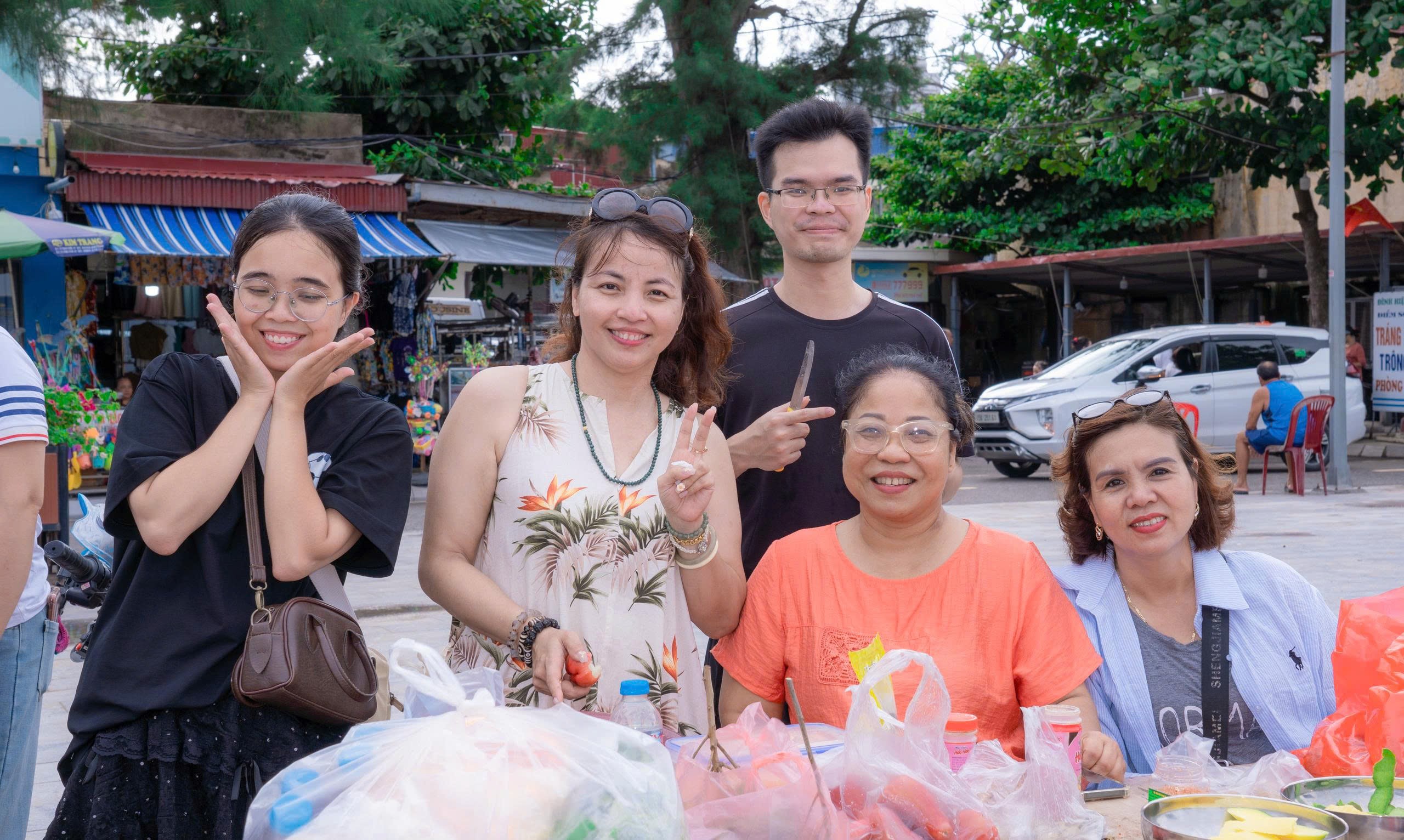 CHỊ PHẠM PHƯƠNG NGƯỜI MANG TÊN FACEBOOK “KẾT NỐI”