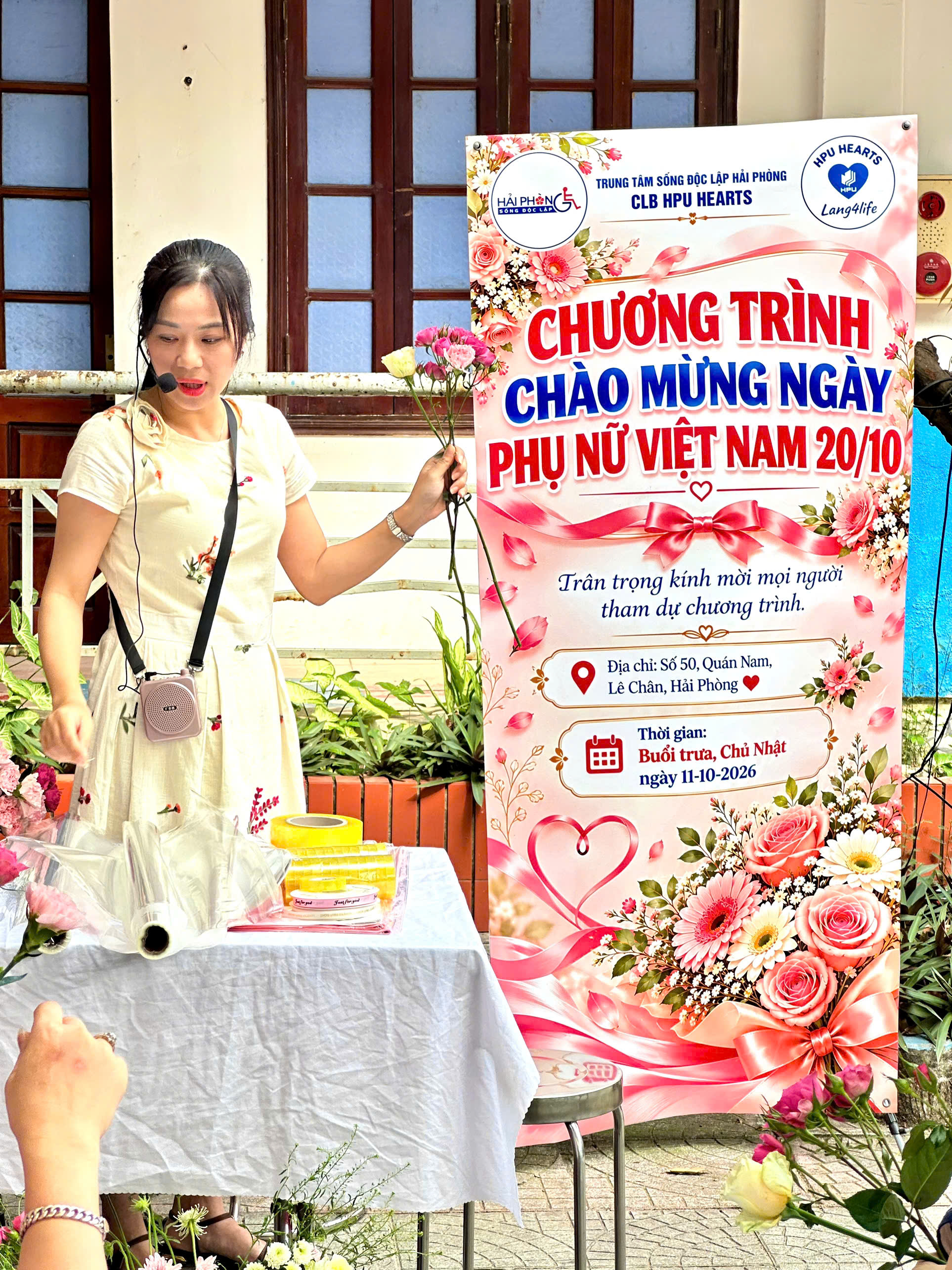 Lớp học Cắm hoa và hoạt động chào mừng Ngày Phụ nữ Việt Nam 20/10 - 8