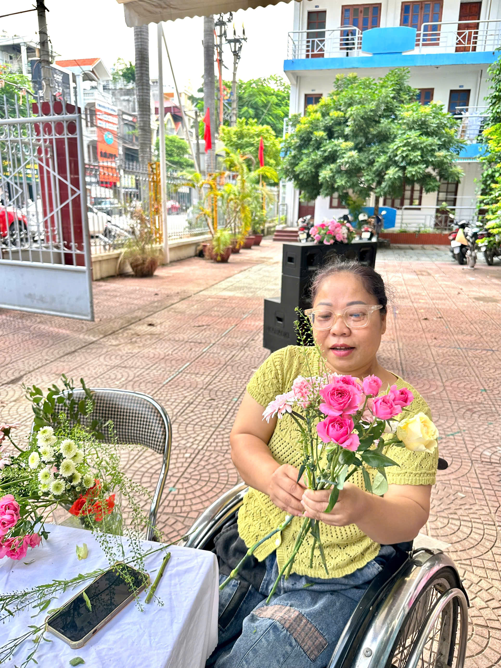 Lớp học Cắm hoa và hoạt động chào mừng Ngày Phụ nữ Việt Nam 20/10 - 17