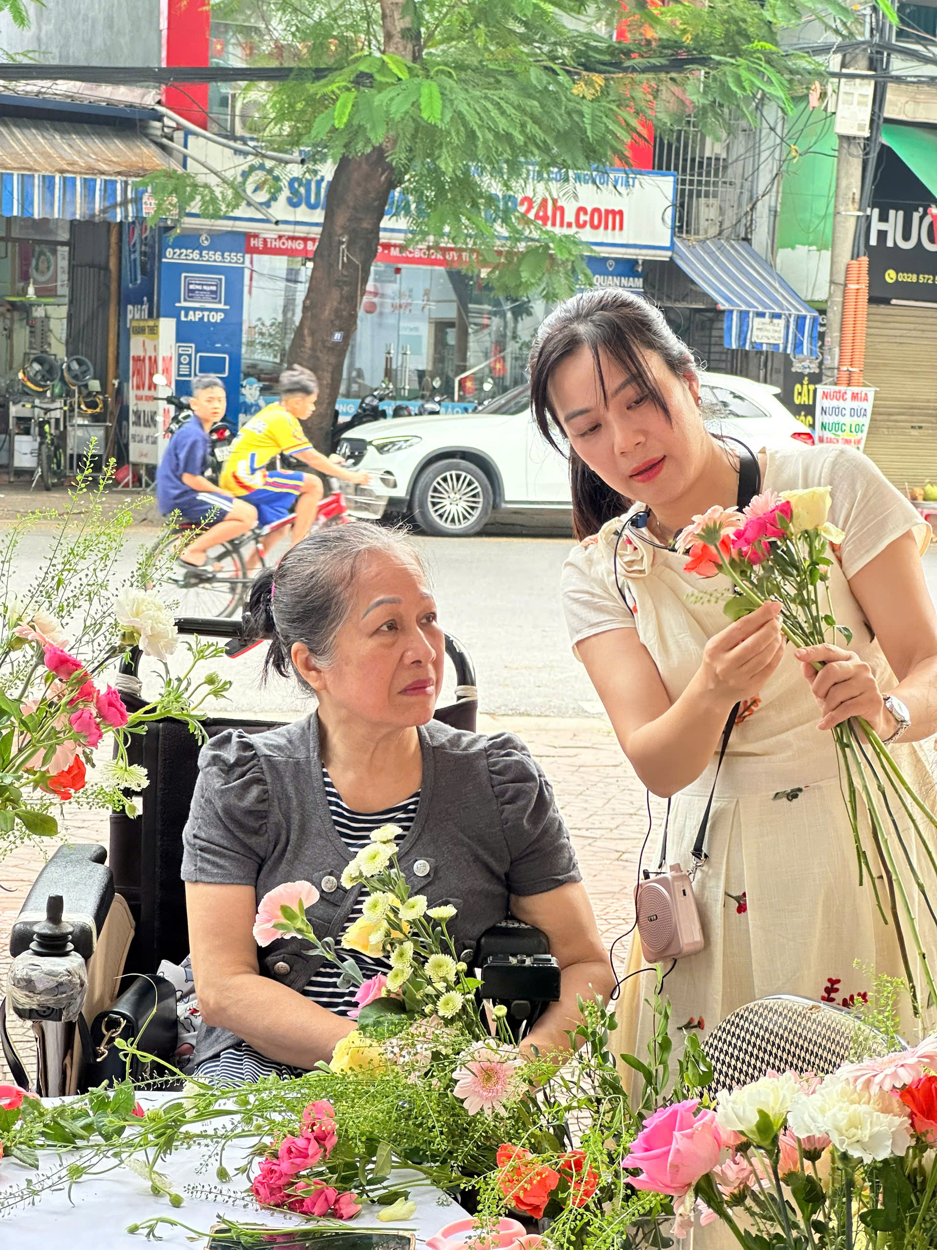Lớp học Cắm hoa và hoạt động chào mừng Ngày Phụ nữ Việt Nam 20/10 - 21