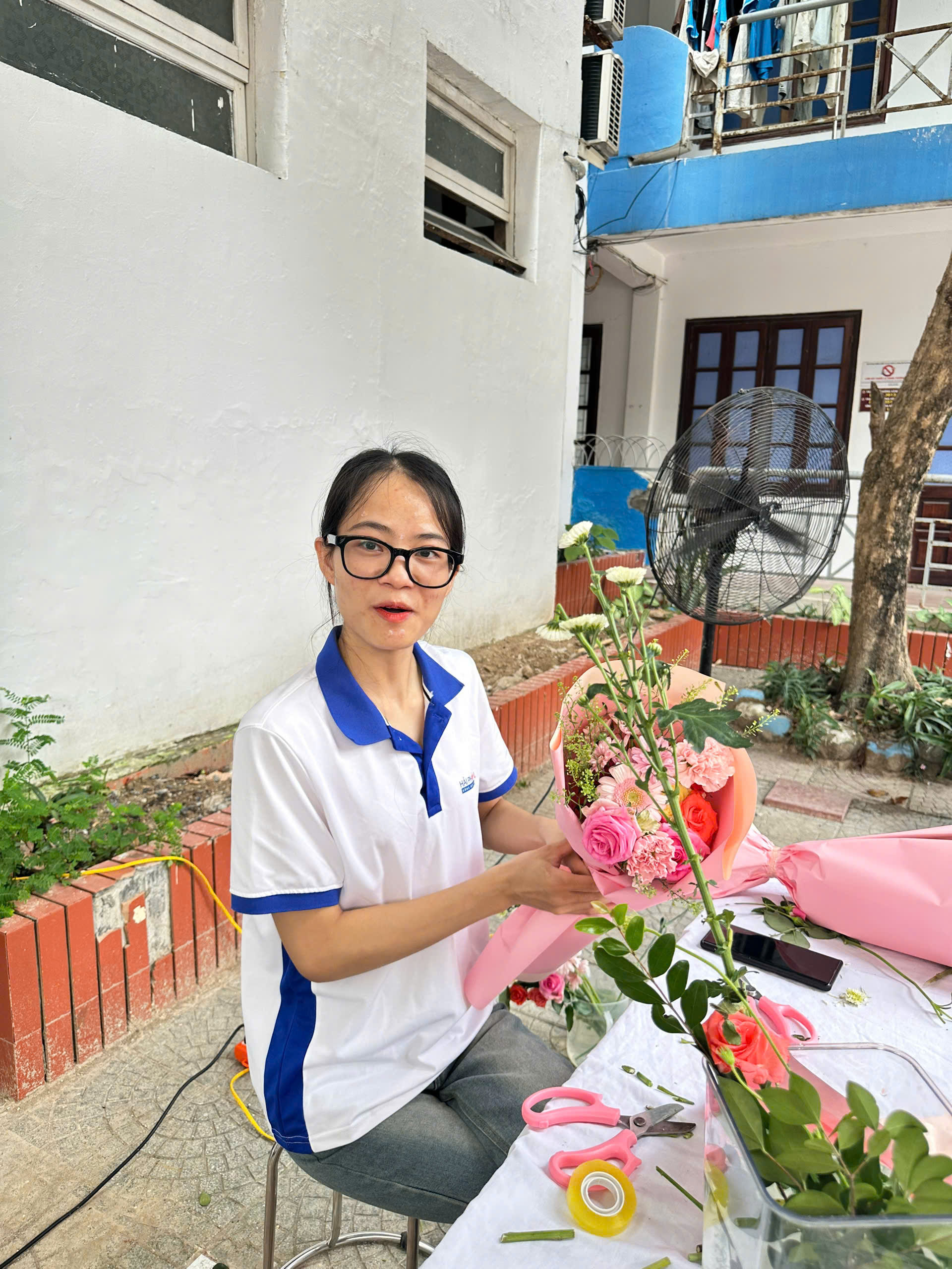 Lớp học Cắm hoa và hoạt động chào mừng Ngày Phụ nữ Việt Nam 20/10 - 23