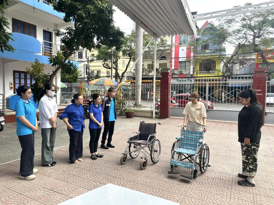 Tập huấn hỗ trợ NKT cho HPU Hearts - 2